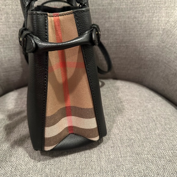 Burberry  banner - Picture 3 of 11